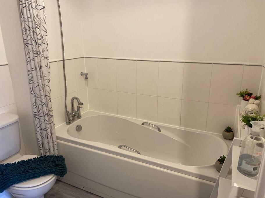 דונקסטר Lovely 2Nd Floor 2 Bed Flat Sleeps 4 מראה חיצוני תמונה